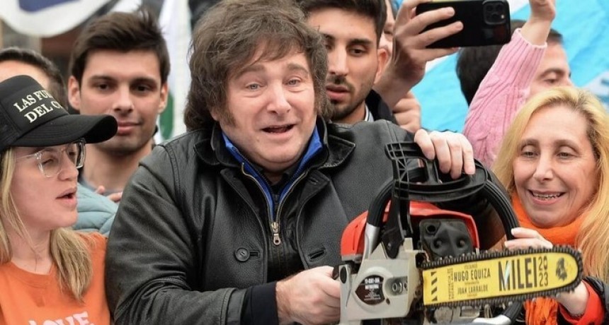 La motosierra de Milei contra los trabajadores: el Salario Mínimo es el más bajo en dos décadas
