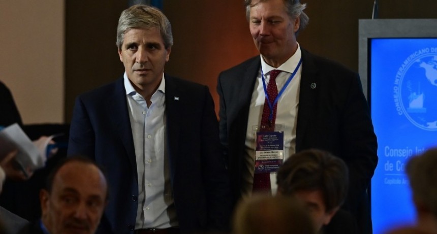 En las últimas cinco jornadas Caputo quemó USD 870 millones para contener los dólares financieros