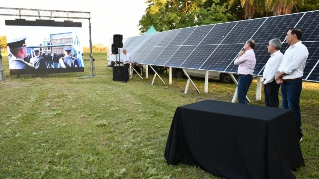 Valdés inauguró la primera etapa de la Central Fotovoltaica del Campus 
