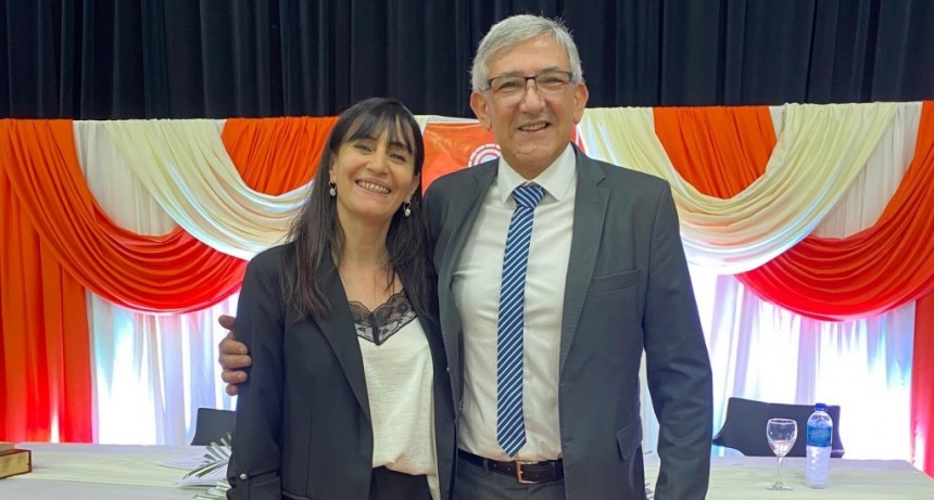 Blindado en el Concejo, exigido en las calles: Calomarde juega su primera mano ante la crisis nacional y el legado de Fagúndez